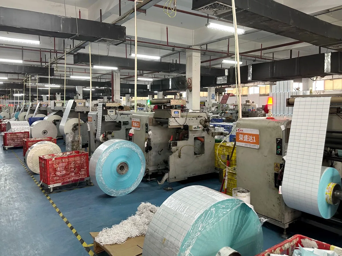 Label slitting and rewinding machines with label reels